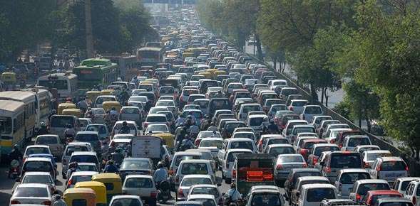 Tätä se pahimmillaan Bangkokissa on. Liikenne seisoo miljoonalla kaistalla.