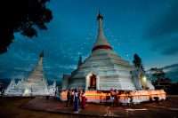 Ayutthayan valtakunnan aikainen temppelialue tulvan vallassa