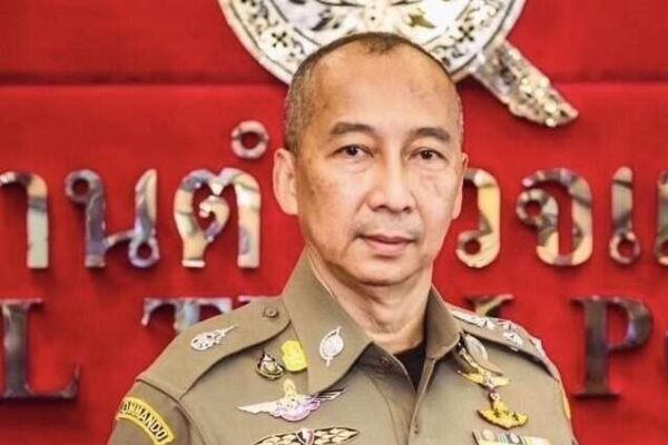 Thaimaan ylin poliisijohto syrjään