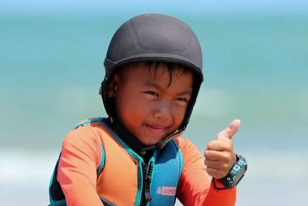 8 -vuotias aikoo ylittää Thaimaanlahden yksin